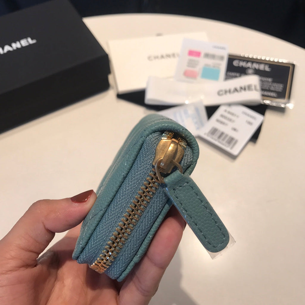 Sac à main zippé CC en cuir caviar 11 bleu sarcelle, icône dorée