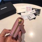 Sac à main zippé CC en cuir de veau pêche, modèle Gold Icon, taille 11.