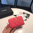 Sac à main zippé CC en cuir de veau rouge et rose, modèle Gold Icon, taille 11.