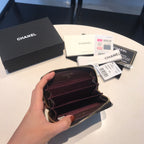 Sac à main zippé CC en cuir de veau noir avec icône dorée