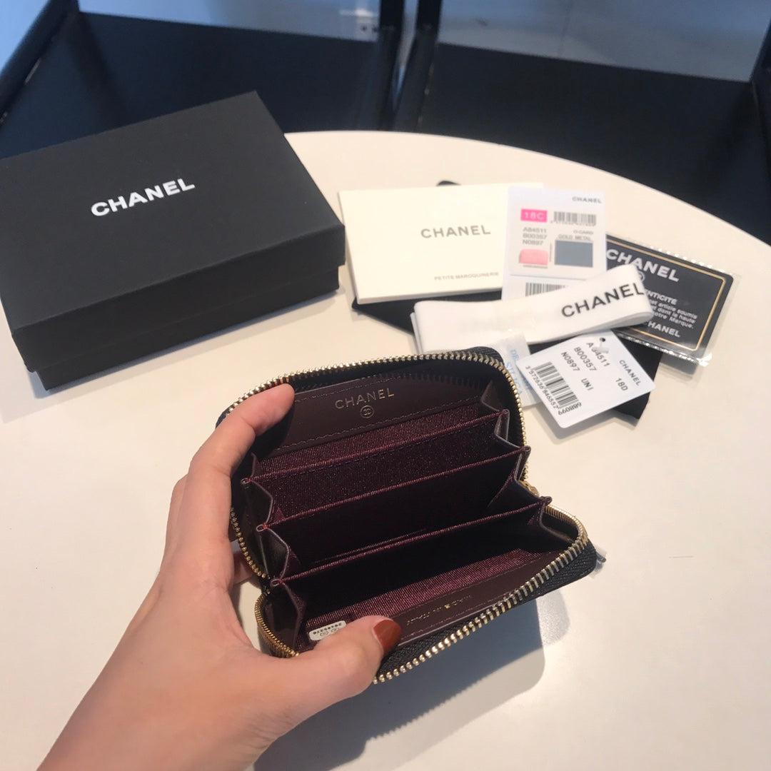 Sac à main zippé CC en cuir de veau noir avec icône dorée