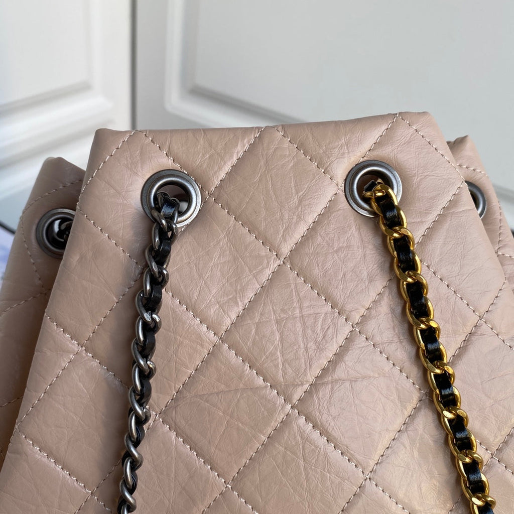 Sac à dos CC GRABRIELLE petit modèle 24 en cuir de veau beige amande et noir