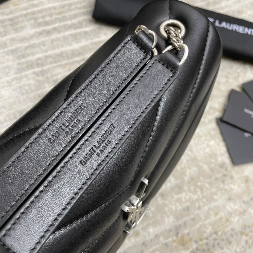 LOULOU PETIT 25 EN CUIR D'AGNEAU NOIR AVEC FERMOIRS ARGENTÉS