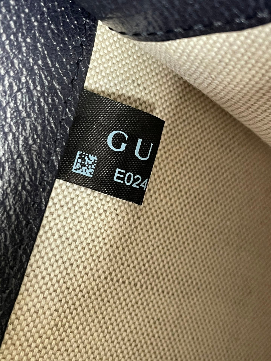 SAC À BANDOULIÈRE DYONYSUS 25 EN TISSU JACQUARD BEIGE AVEC GARNITURE EN CUIR DE VEAU NOIR ET FERMOIR ARGENTÉ