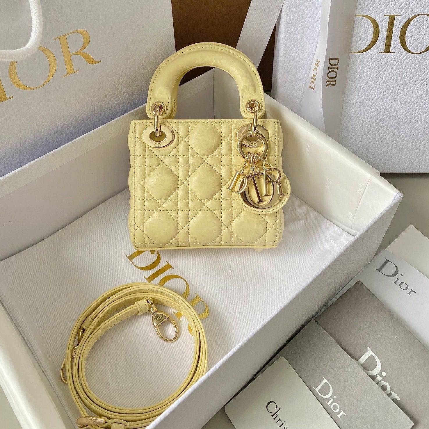 SAC MICRO LADY 12 EN CUIR D'AGNEAU JAUNE CLAIR