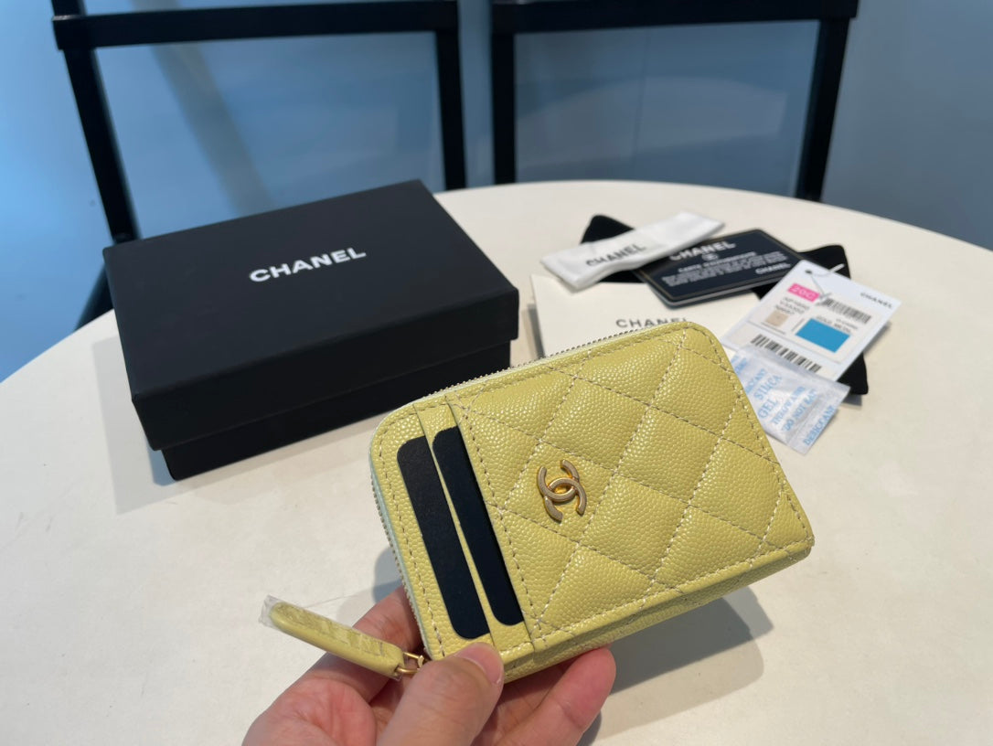 Porte-monnaie zippé CC 11 en cuir de veau grainé jaune