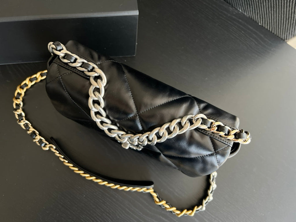 19 SAC À RABAT 30 CUIR DE CHÈVRE NOIR FERMOIR EN RUTHÉNIUM