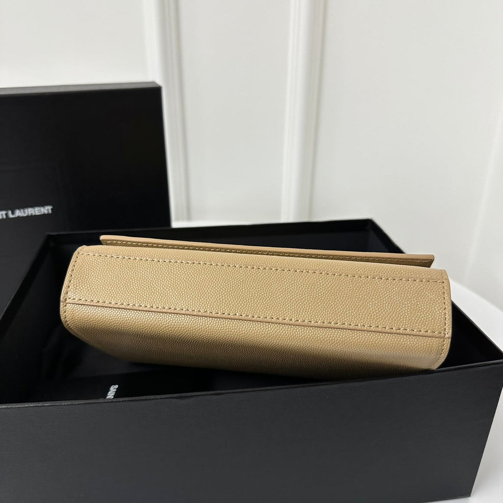 KATE 20 PETIT EN CUIR DE VEAU BEIGE CRÈME AVEC LOGO DORÉ