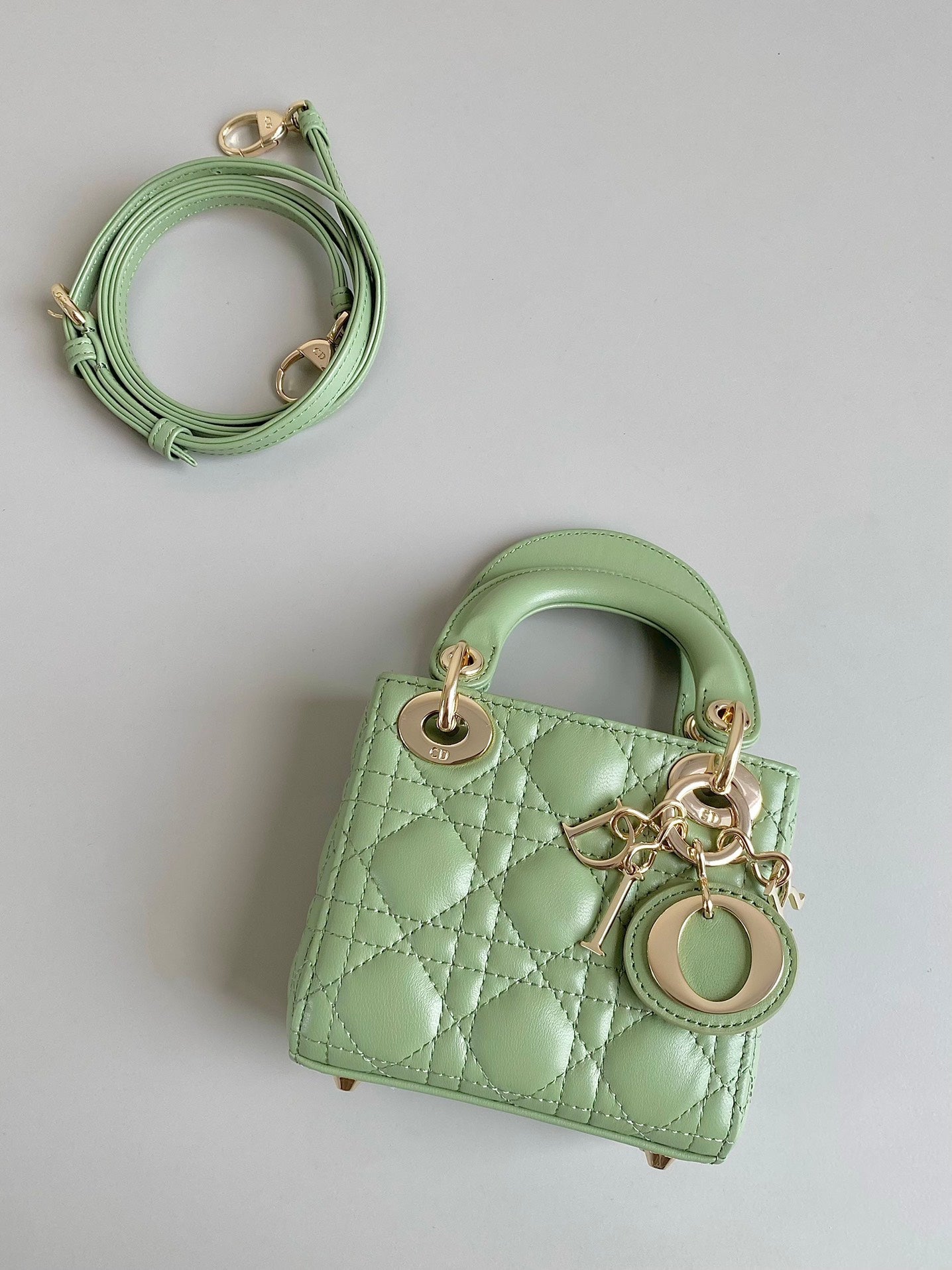 SAC MICRO LADY 12 EN CUIR D'AGNEAU VERT CLAIR