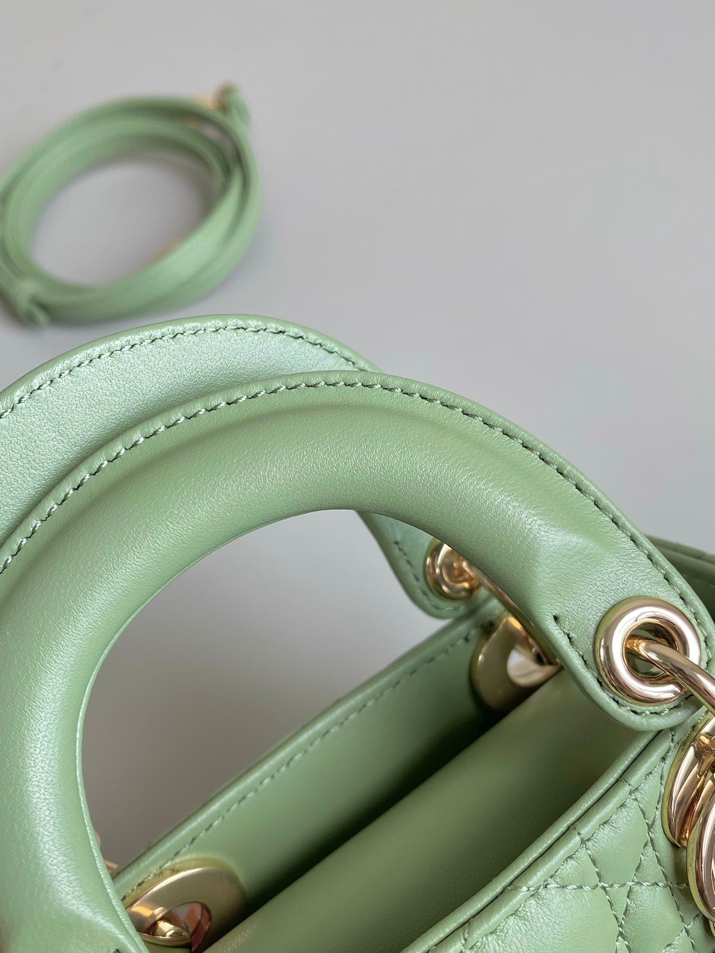 SAC MICRO LADY 12 EN CUIR D'AGNEAU VERT CLAIR