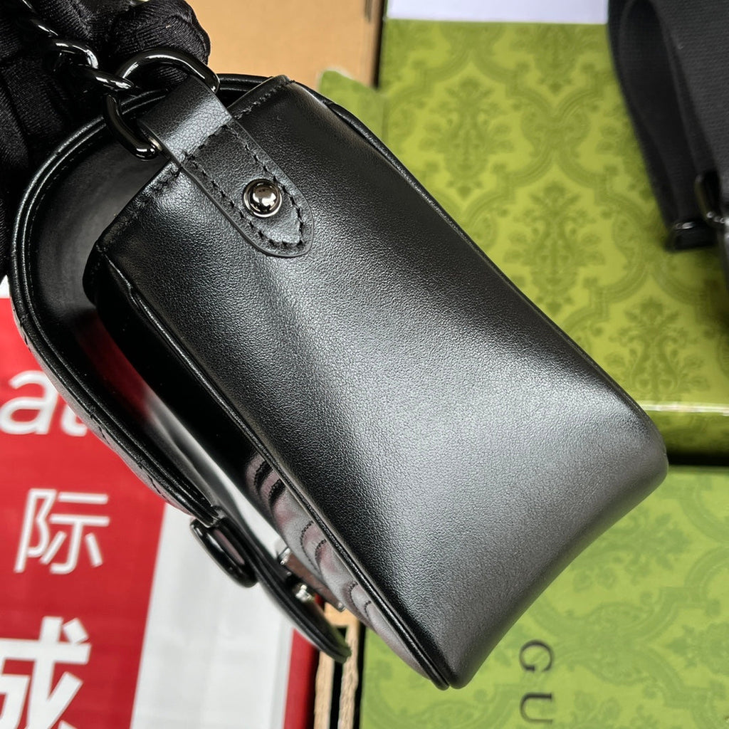 マーモント キルティング ショルダーバッグ 18 ブラック カーフスキン