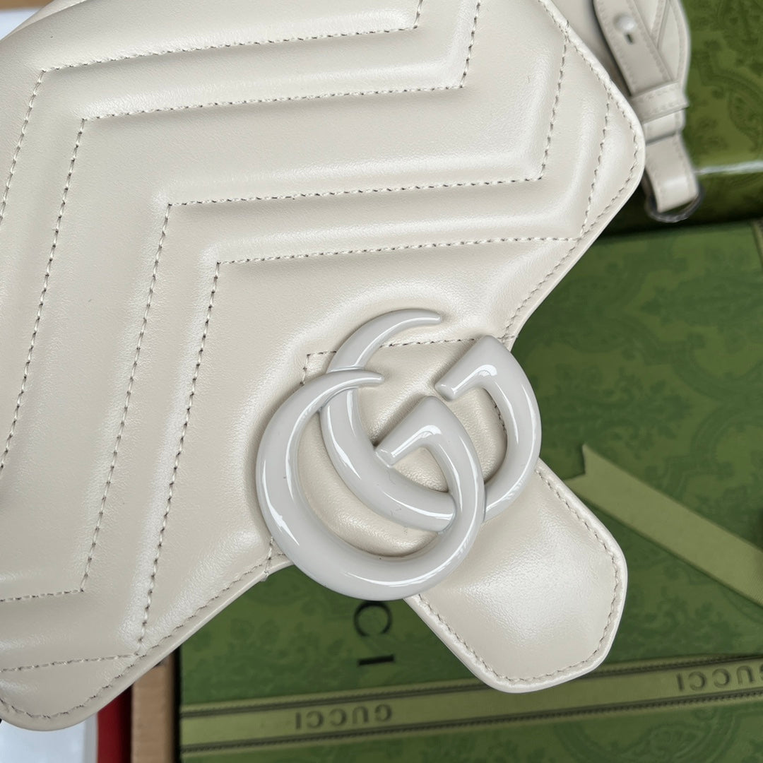 マーモント キルティング ショルダーバッグ 18インチ ホワイトカーフスキン