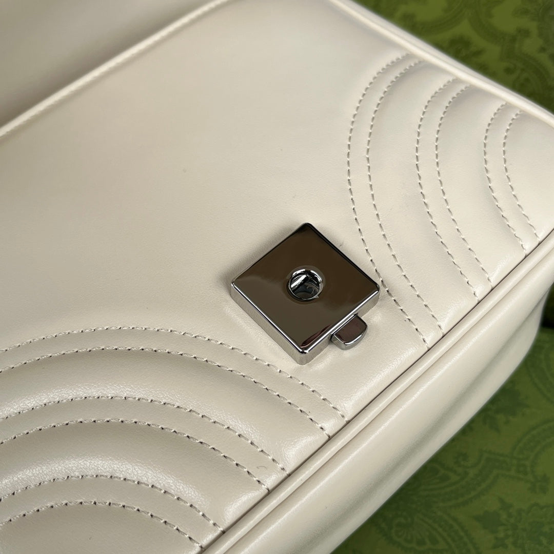 マーモント キルティング ショルダーバッグ 18インチ ホワイトカーフスキン