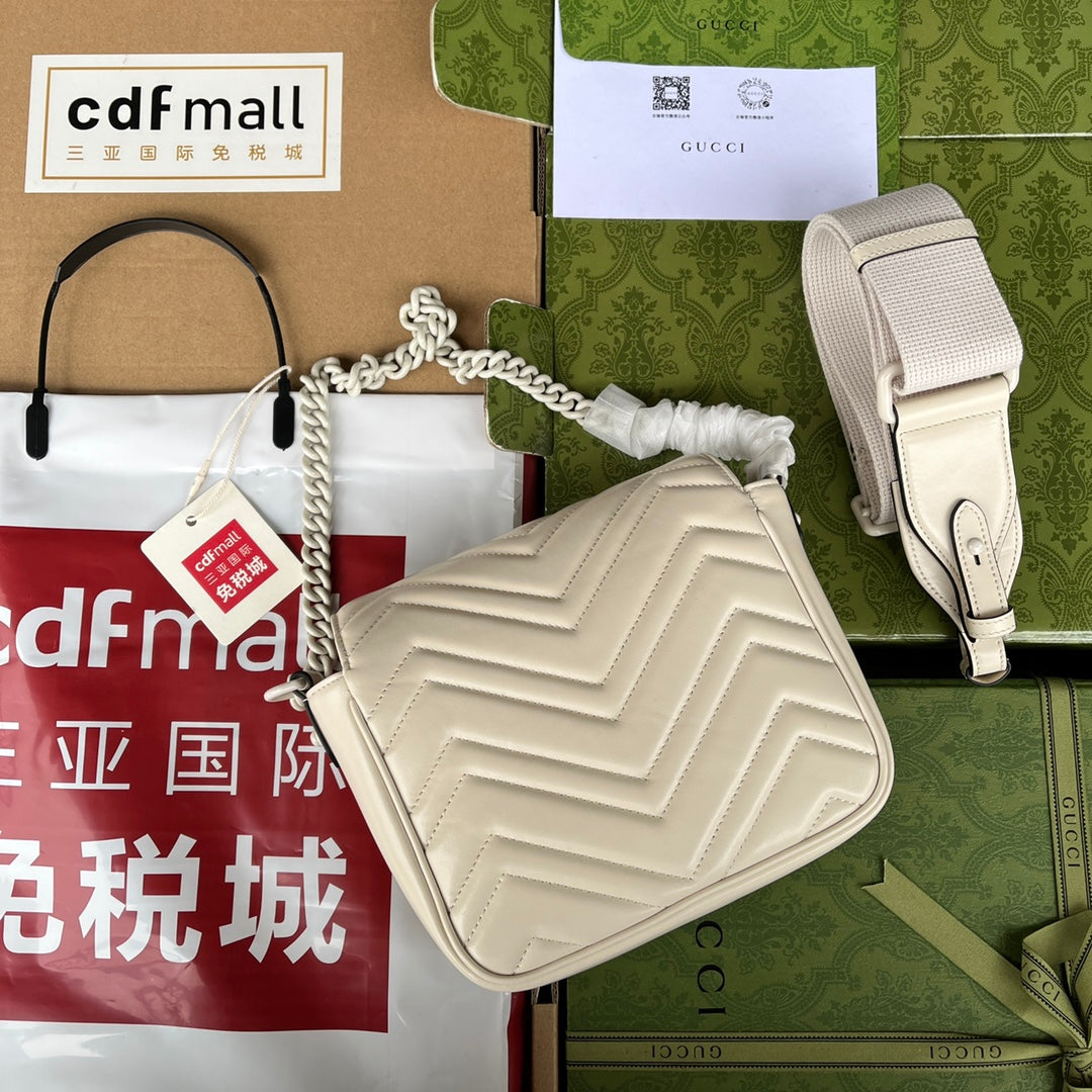 マーモント キルティング ショルダーバッグ 18インチ ホワイトカーフスキン