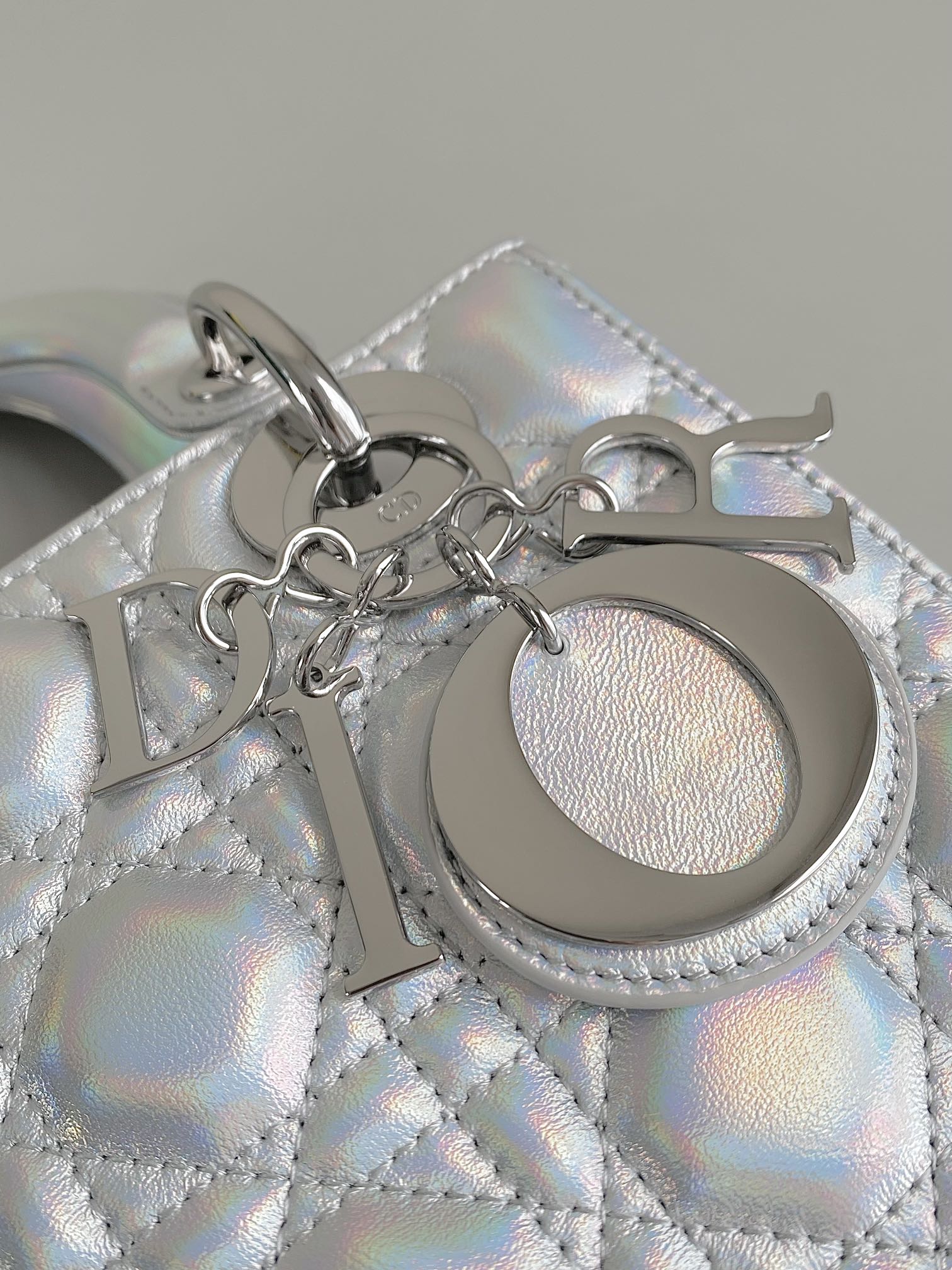 SAC À MAIN MEDIUM LADY 20 EN CUIR D'AGNEAU ARGENTÉ