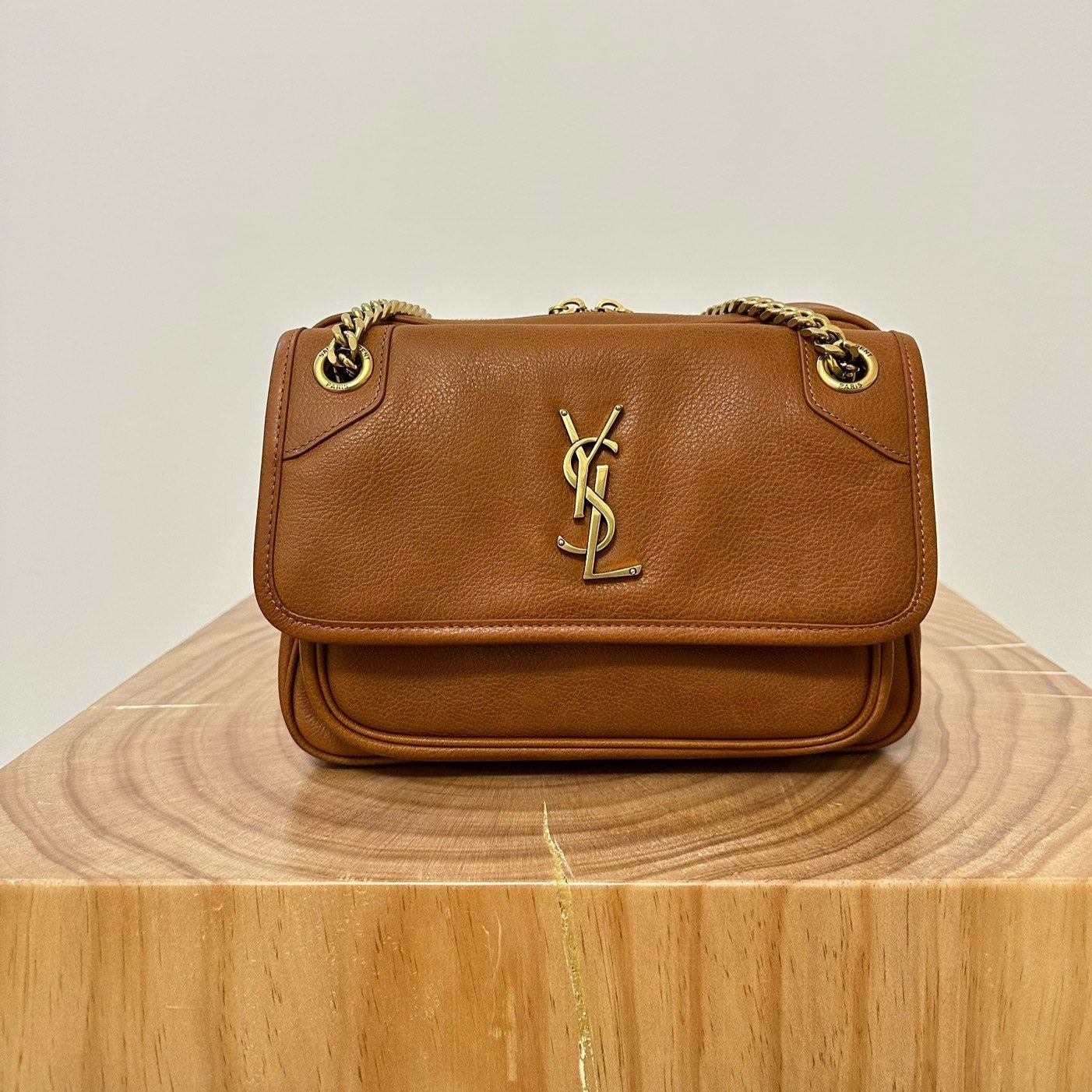 ニキ ミディアム 26 ラムスキン シナモンブラウン