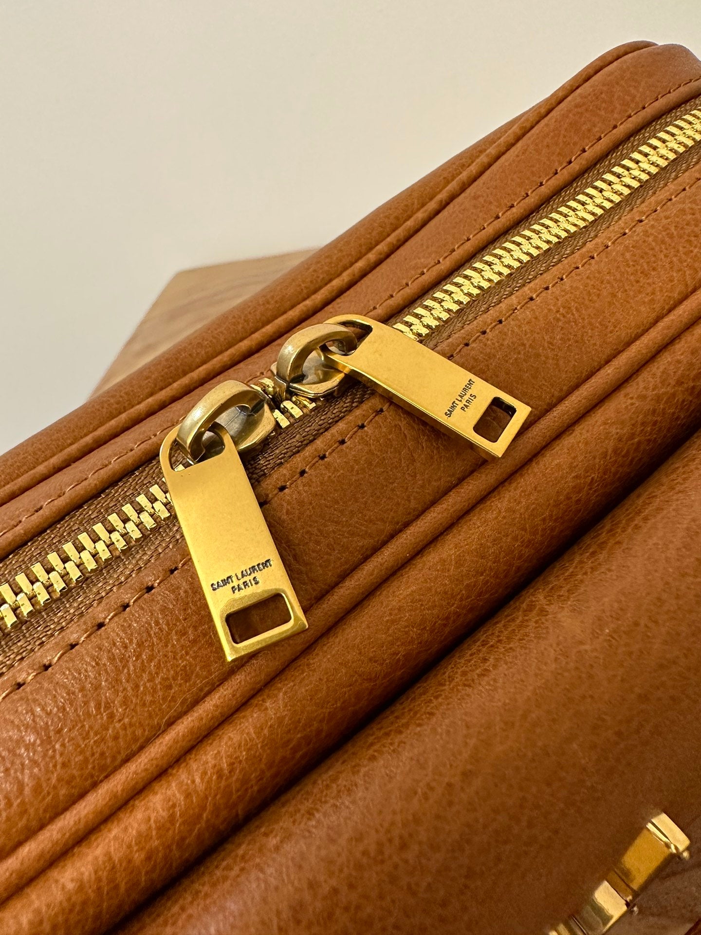 ニキ ミディアム 26 ラムスキン シナモンブラウン