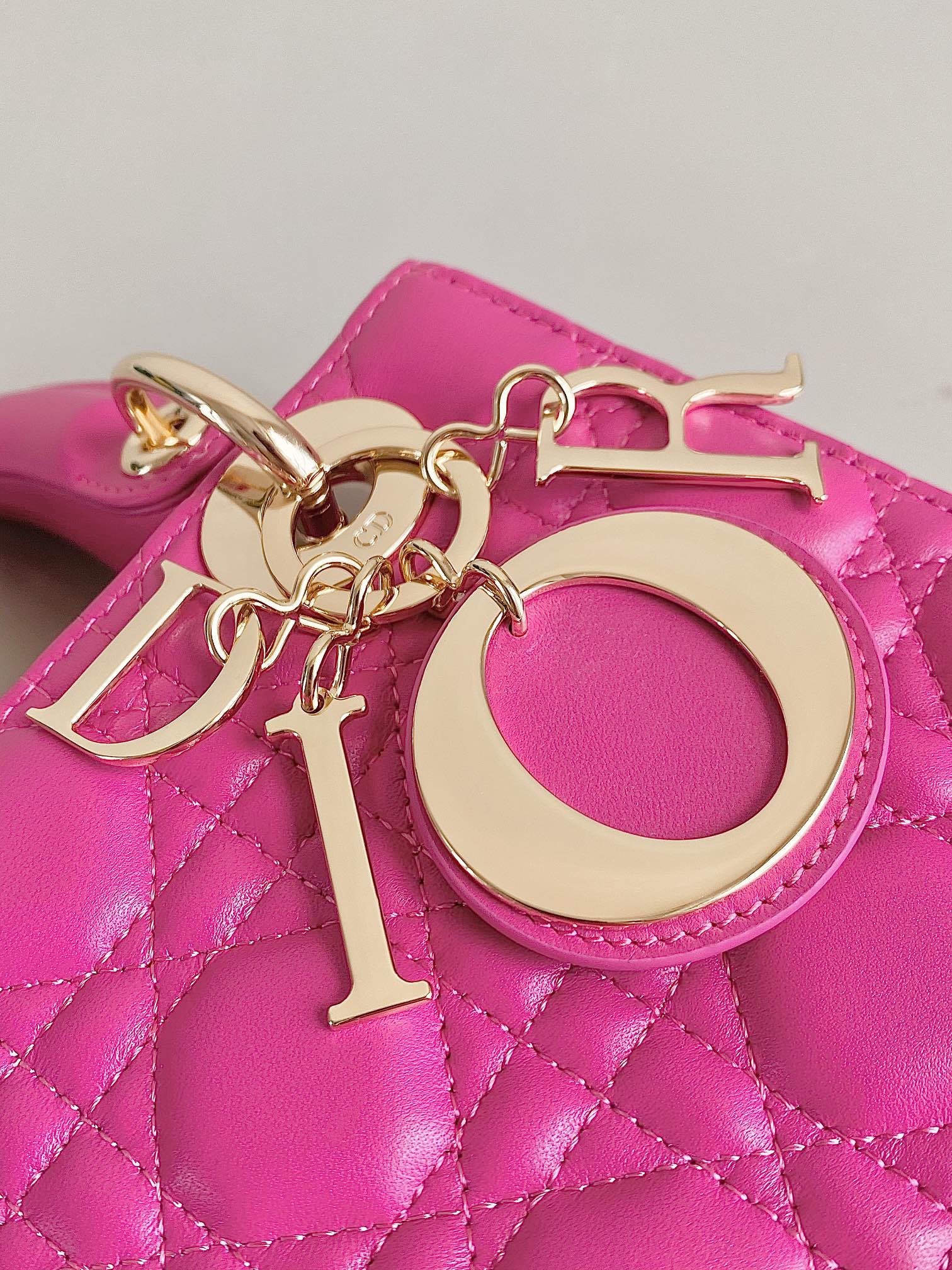 SAC À MAIN MEDIUM LADY 20 EN CUIR D'AGNEAU ROSE VIF