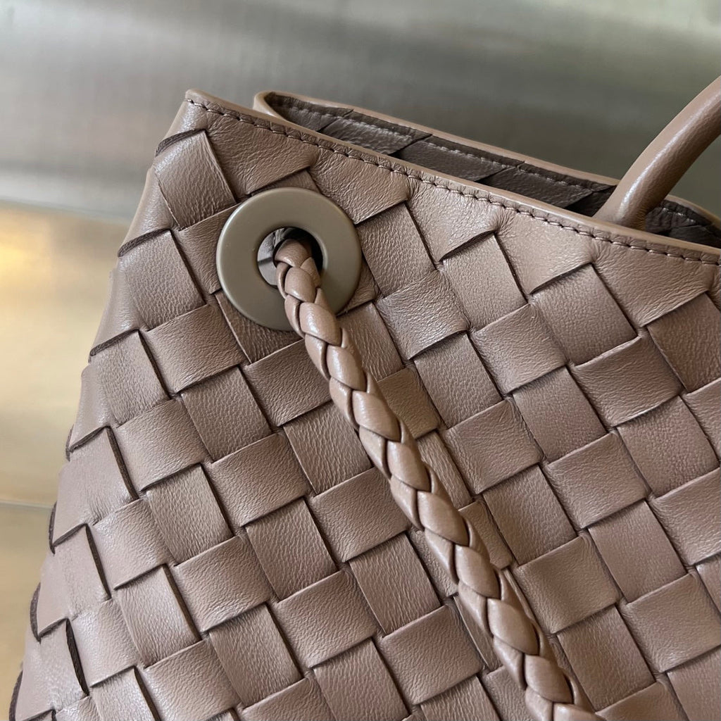 SMALL ANDIAMO 29 IN BEAVER BROWN LAMBSKIN