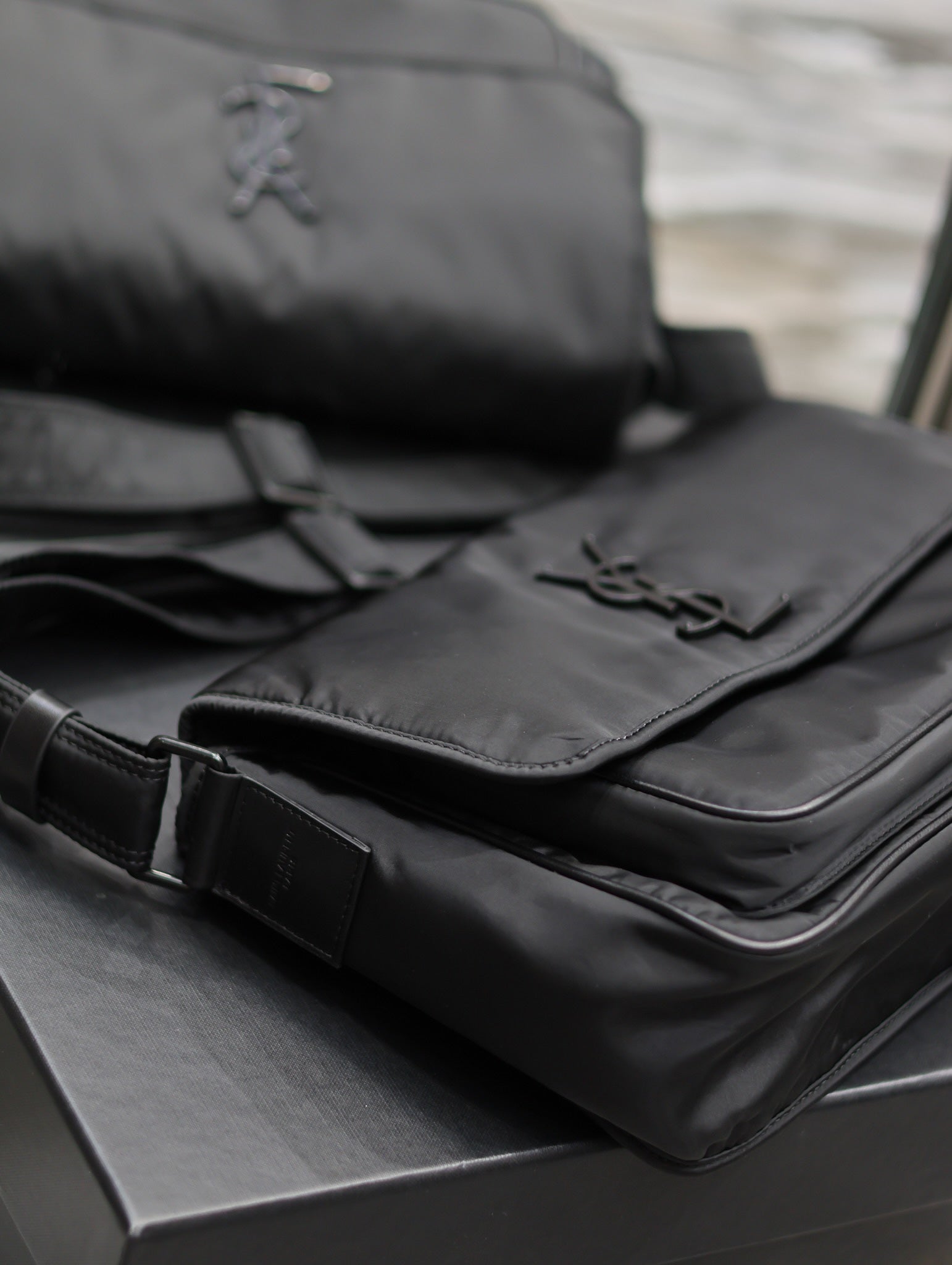 ニキ ミディアム 28 ブラック ナイロン