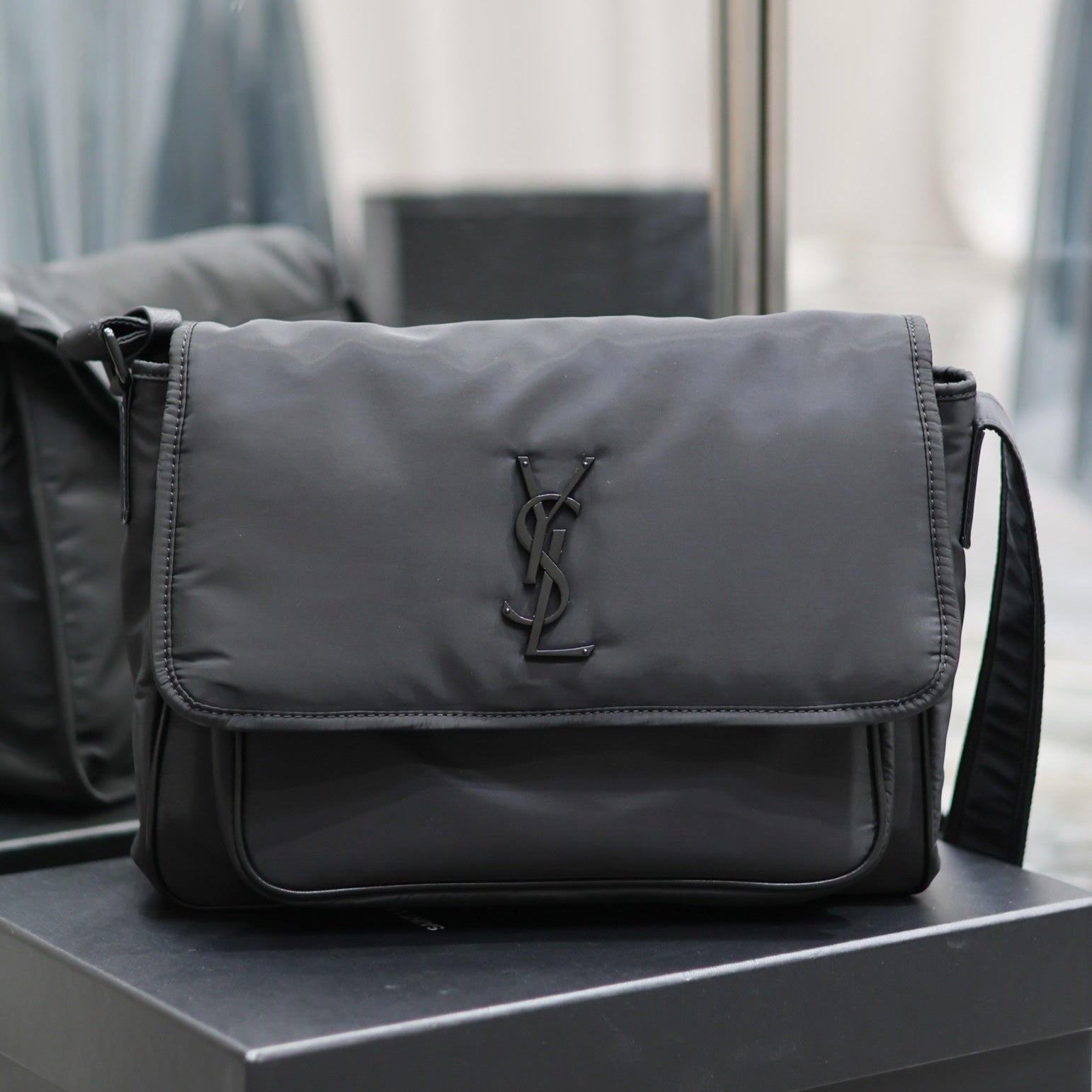 NIKI LARGE 32インチ ブラックナイロン