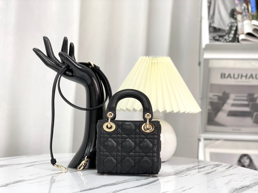 SAC MICRO LADY 12 EN CUIR D'AGNEAU NOIR