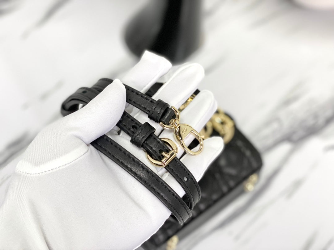 マイクロ レディ 12 バッグ（ブラック ラムスキン）