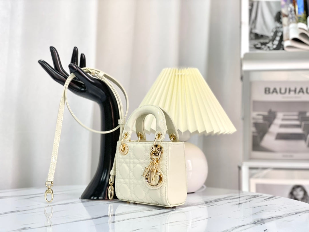 SAC MICRO LADY 12 EN CUIR D'AGNEAU BLANC BRILLANT