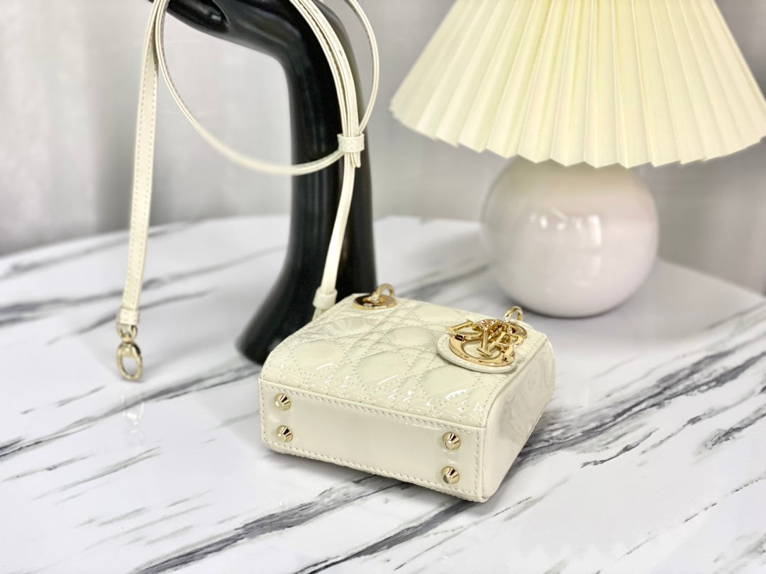 SAC MICRO LADY 12 EN CUIR D'AGNEAU BLANC BRILLANT