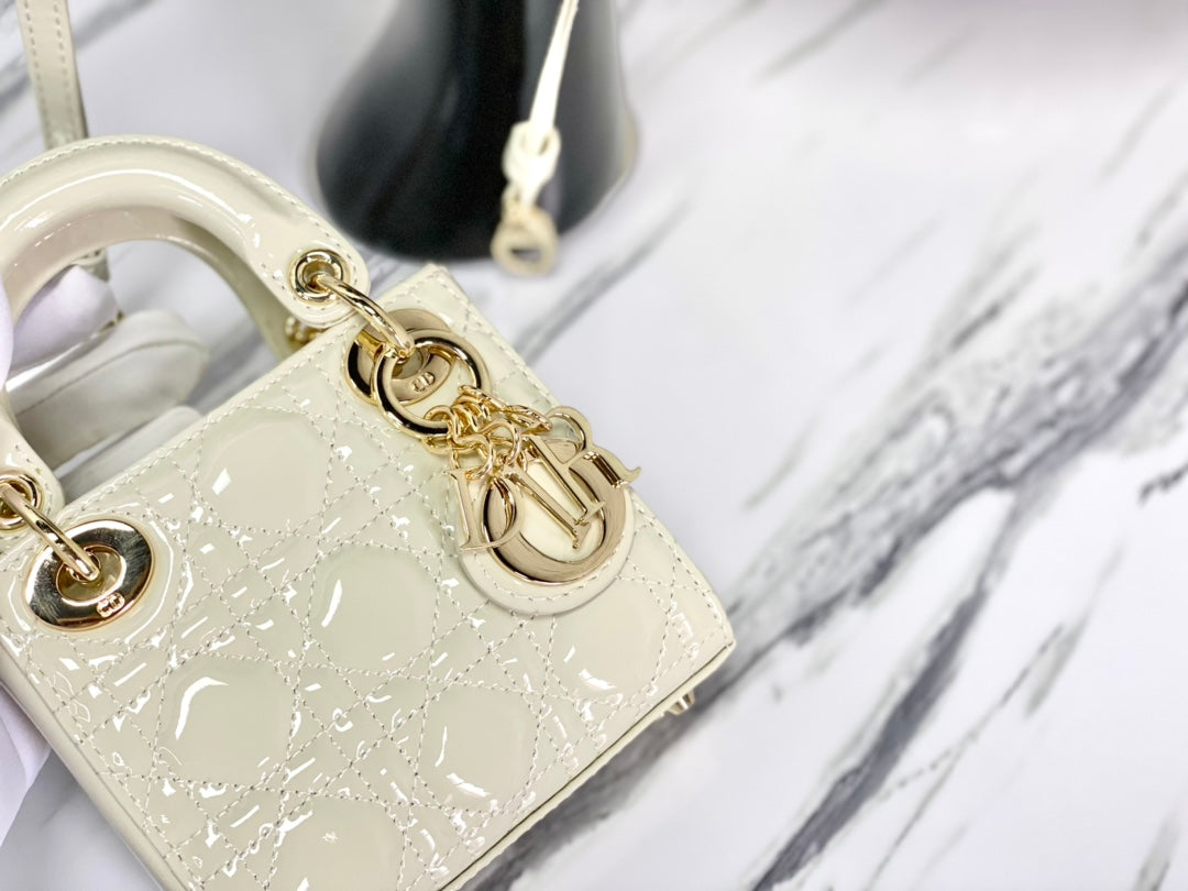 SAC MICRO LADY 12 EN CUIR D'AGNEAU BLANC BRILLANT