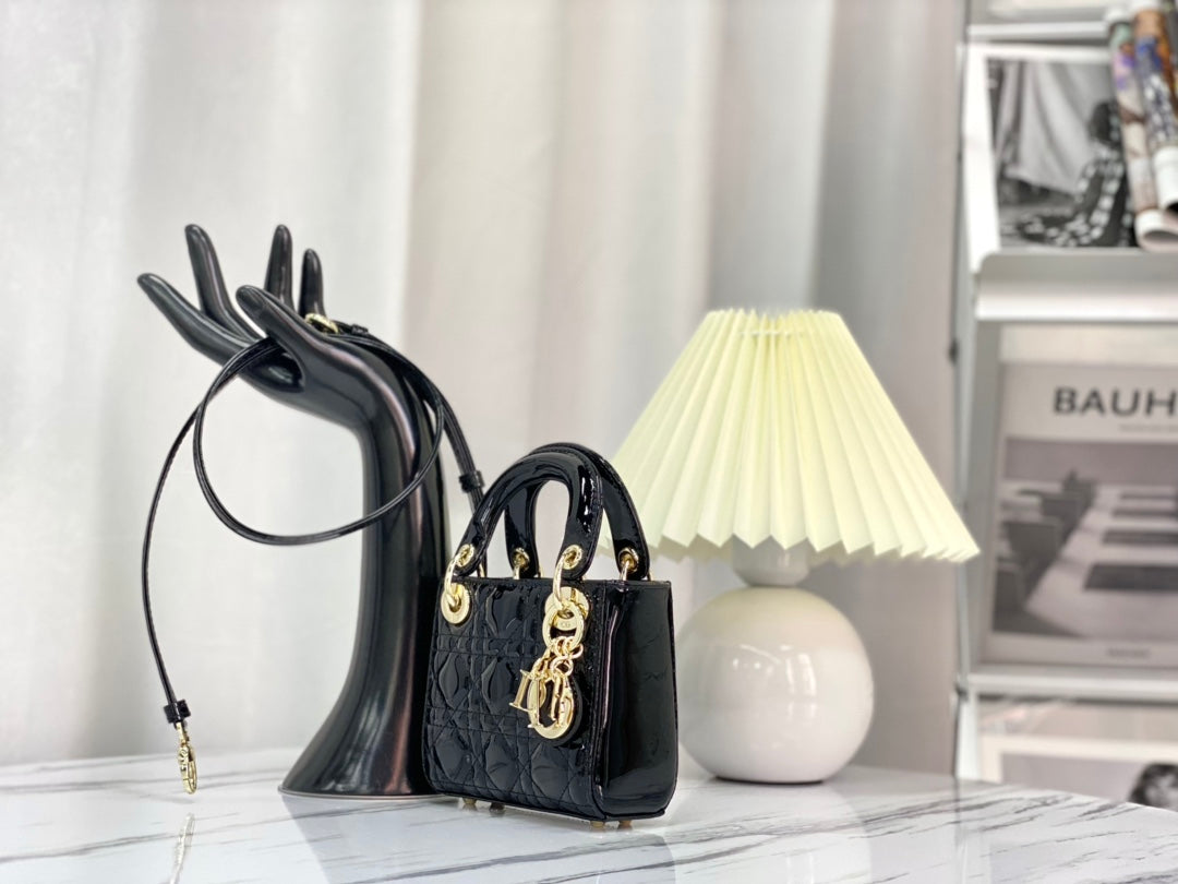 SAC MICRO LADY 12 EN CUIR D'AGNEAU NOIR BRILLANT