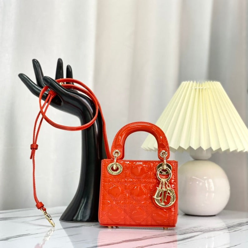 SAC MICRO LADY 12 EN CUIR D'AGNEAU ROUGE ÉCARLATE BRILLANT