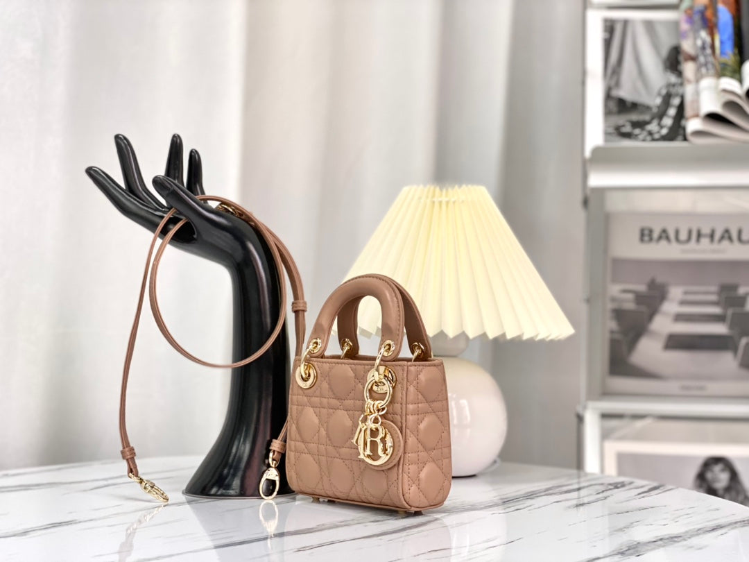 SAC MICRO LADY 12 EN CUIR D'AGNEAU BEIGE CAMEL