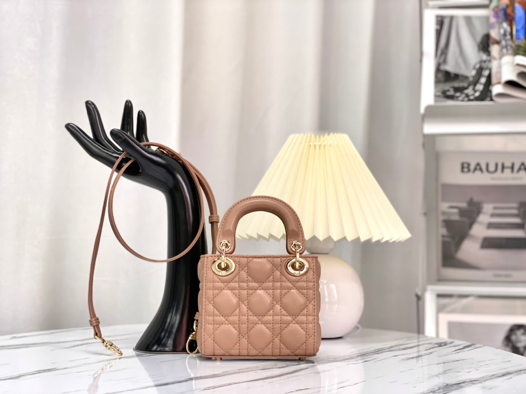 SAC MICRO LADY 12 EN CUIR D'AGNEAU BEIGE CAMEL