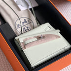 Sac Kelly Desordre 20 en cuir Epsom blanc avec accessoires argentés