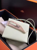 Sac Kelly Desordre 20 en cuir Epsom blanc avec accessoires argentés