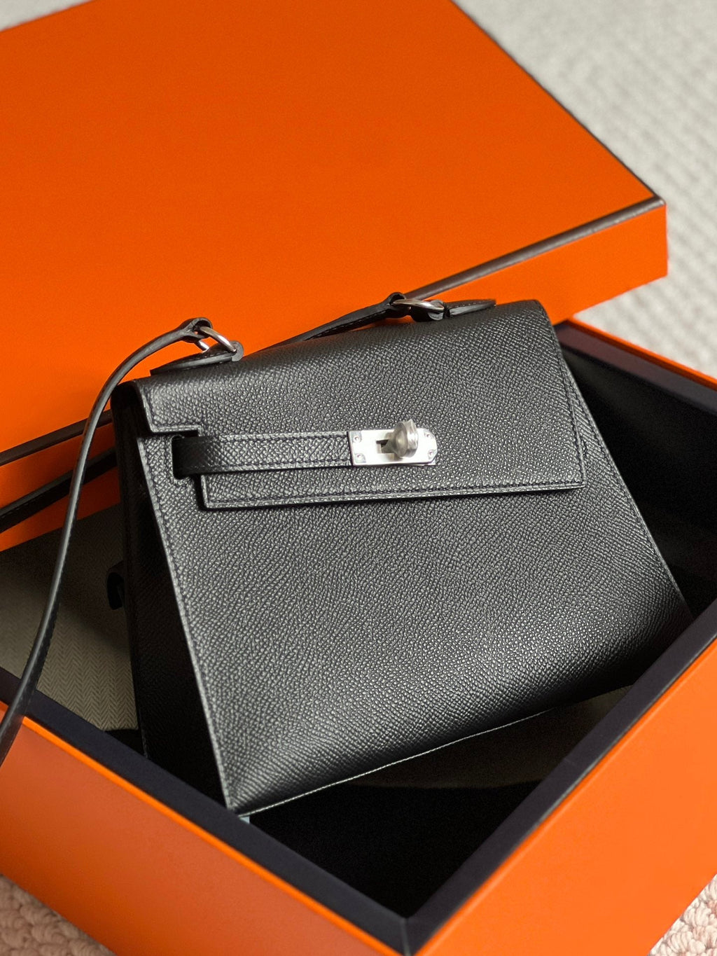 ケリー・デソルドレ 20 ブラックエプソムレザー、シルバー金具