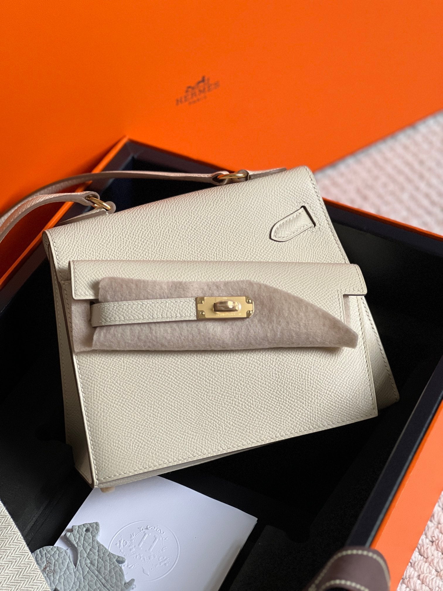 ケリー デソルドレ 20 ホワイトエプソムレザー、ゴールド金具