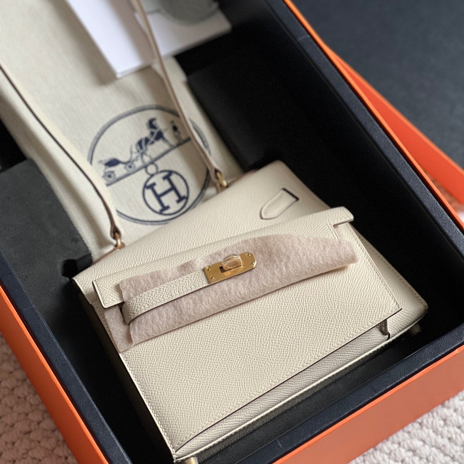 ケリー デソルドレ 20 ホワイトエプソムレザー、ゴールド金具