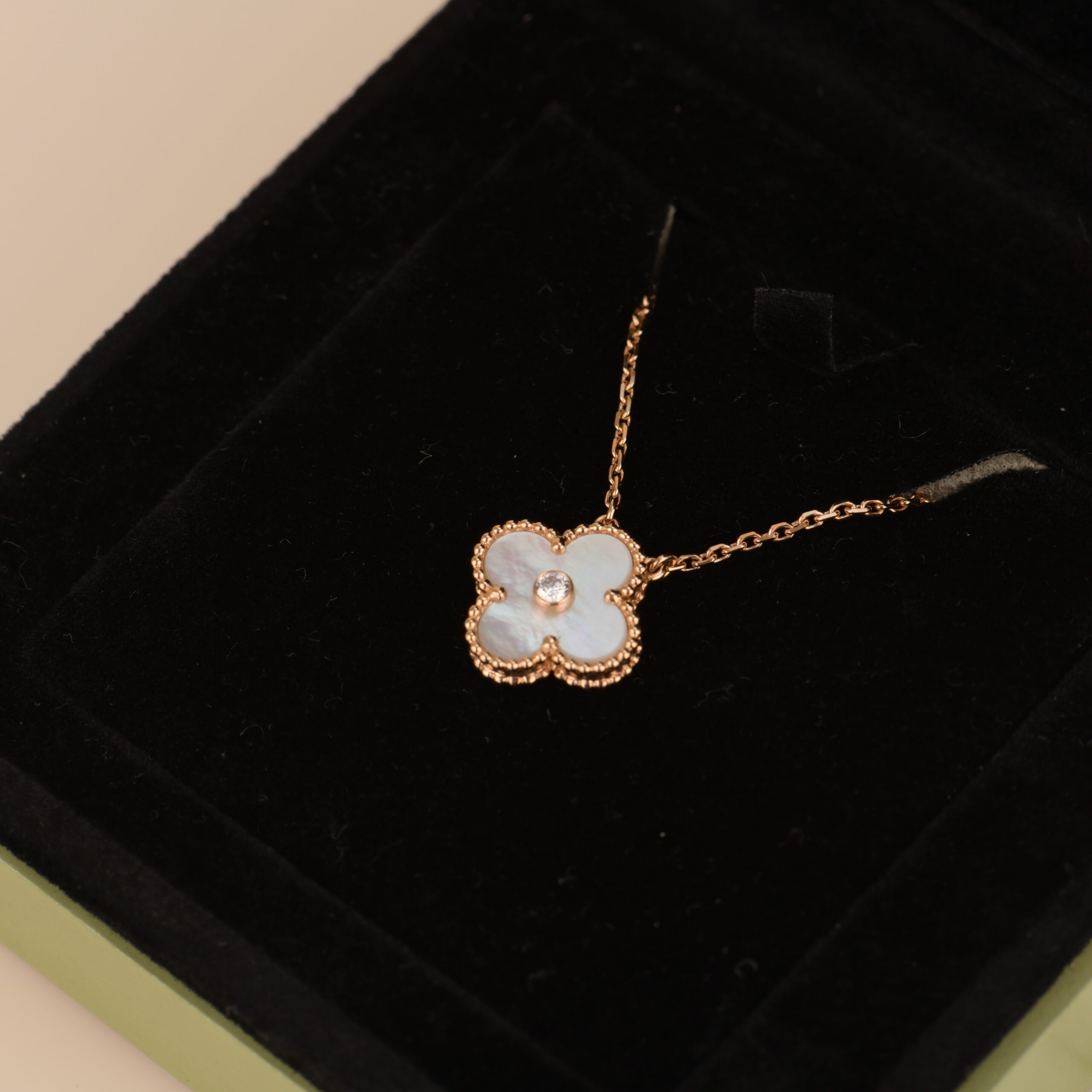 [Shinejoy]CLOVER 15MM DIAMOND WHITE FRITILLARIA NECKLACE