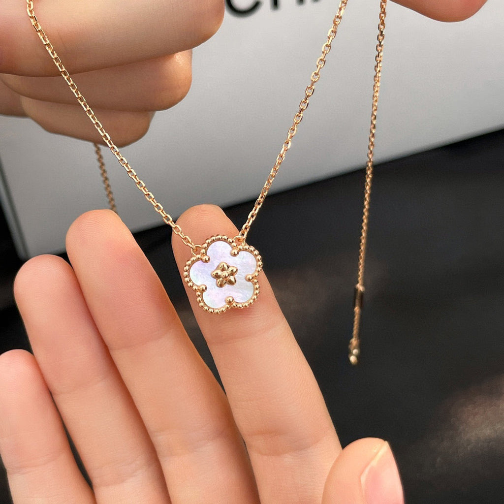 [Shinejoy]LUCKY  WHITE MOP  PLUM BLOSSOM NECKLACE