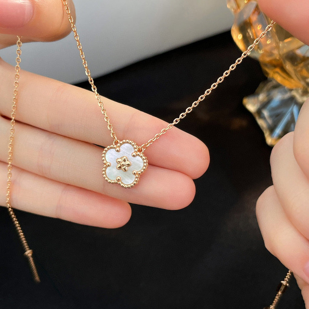 [Shinejoy]LUCKY  WHITE MOP  PLUM BLOSSOM NECKLACE