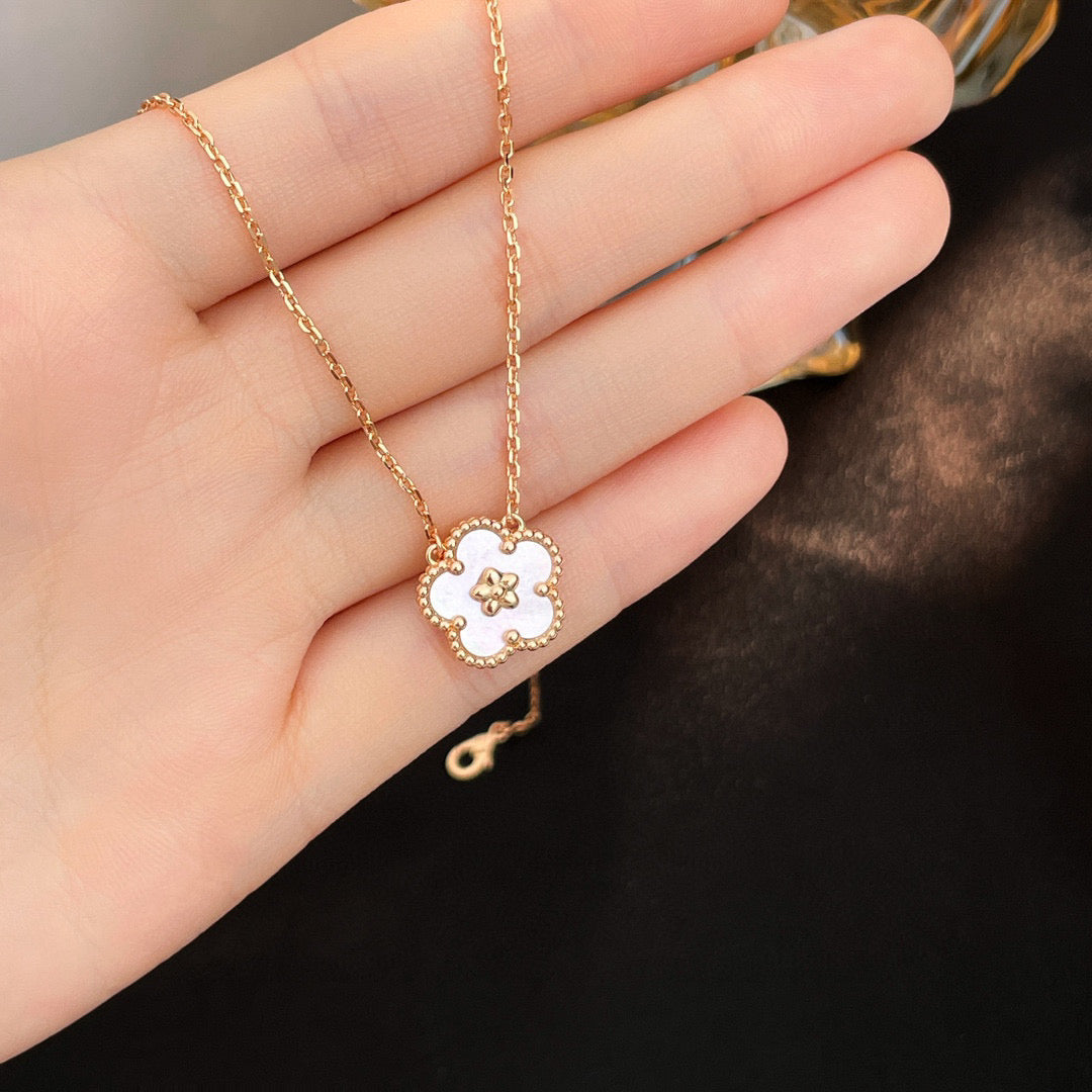 [Shinejoy]LUCKY  WHITE MOP  PLUM BLOSSOM NECKLACE