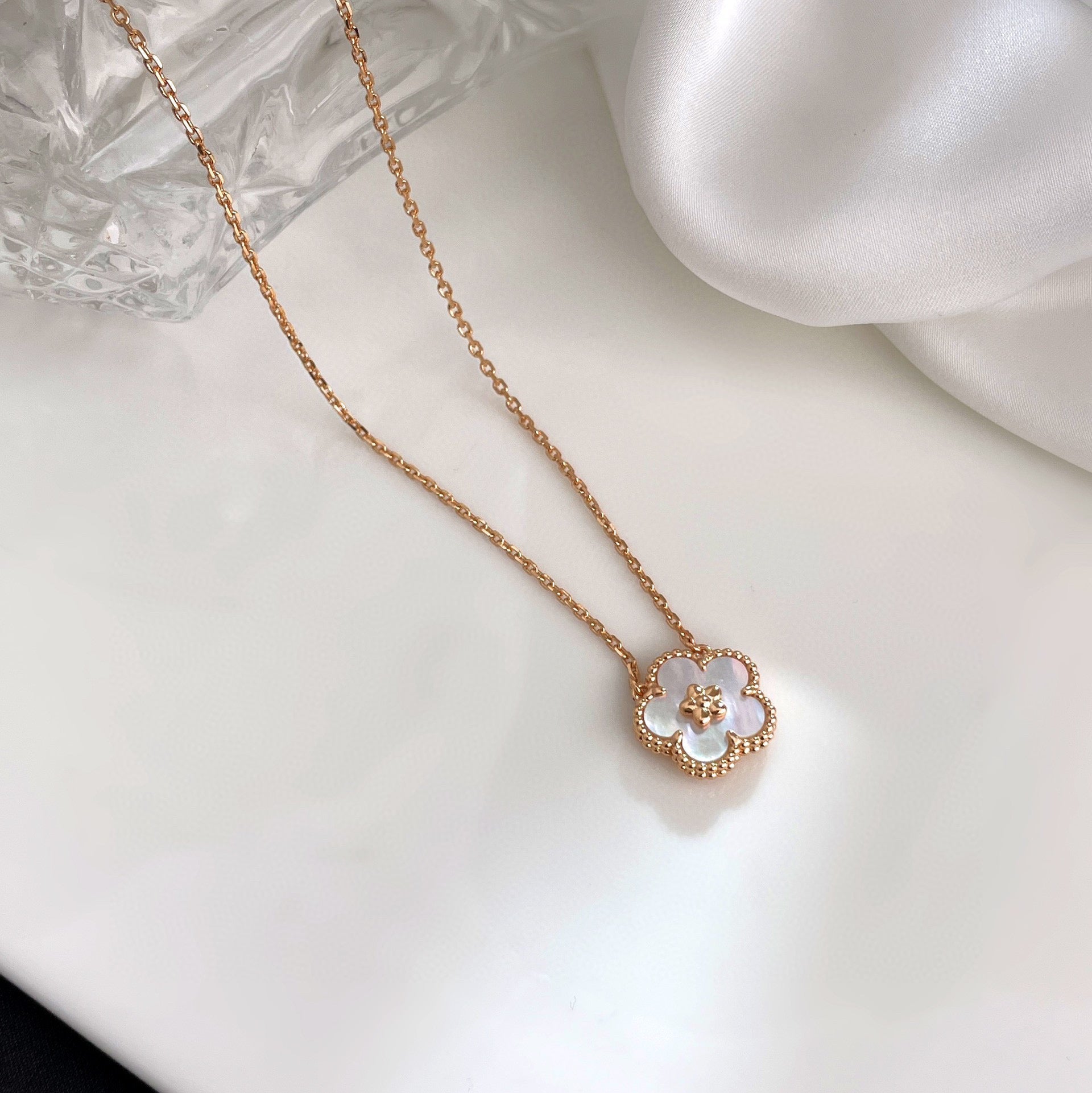 [Shinejoy]LUCKY  WHITE MOP  PLUM BLOSSOM NECKLACE