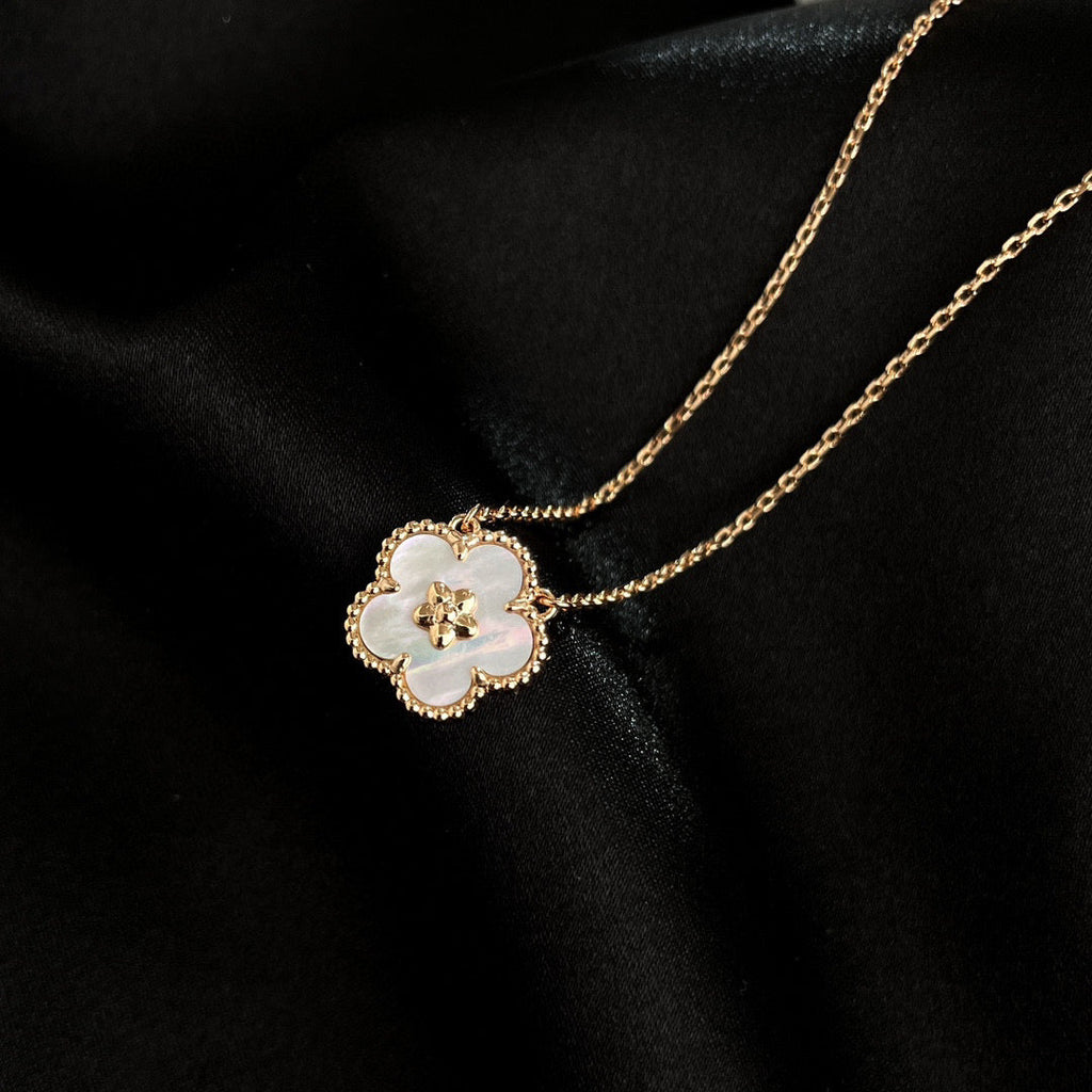 [Shinejoy]LUCKY  WHITE MOP  PLUM BLOSSOM NECKLACE