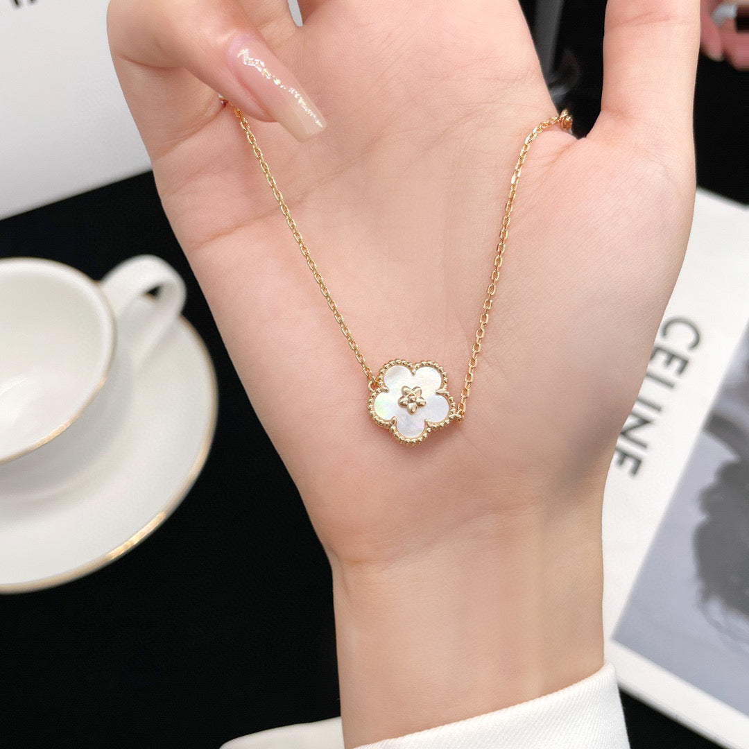 [Shinejoy]LUCKY  WHITE MOP  PLUM BLOSSOM NECKLACE