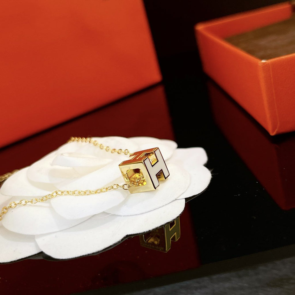 [Shinejoy]H WHITE SQUARE GOLD NECKLACE
