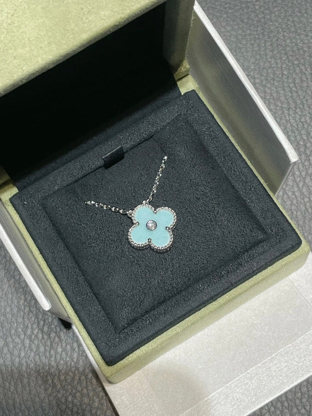 [Shinejoy]CLOVER 1 DIAMOND LIGHT BLUE SILVER NECKLACE
