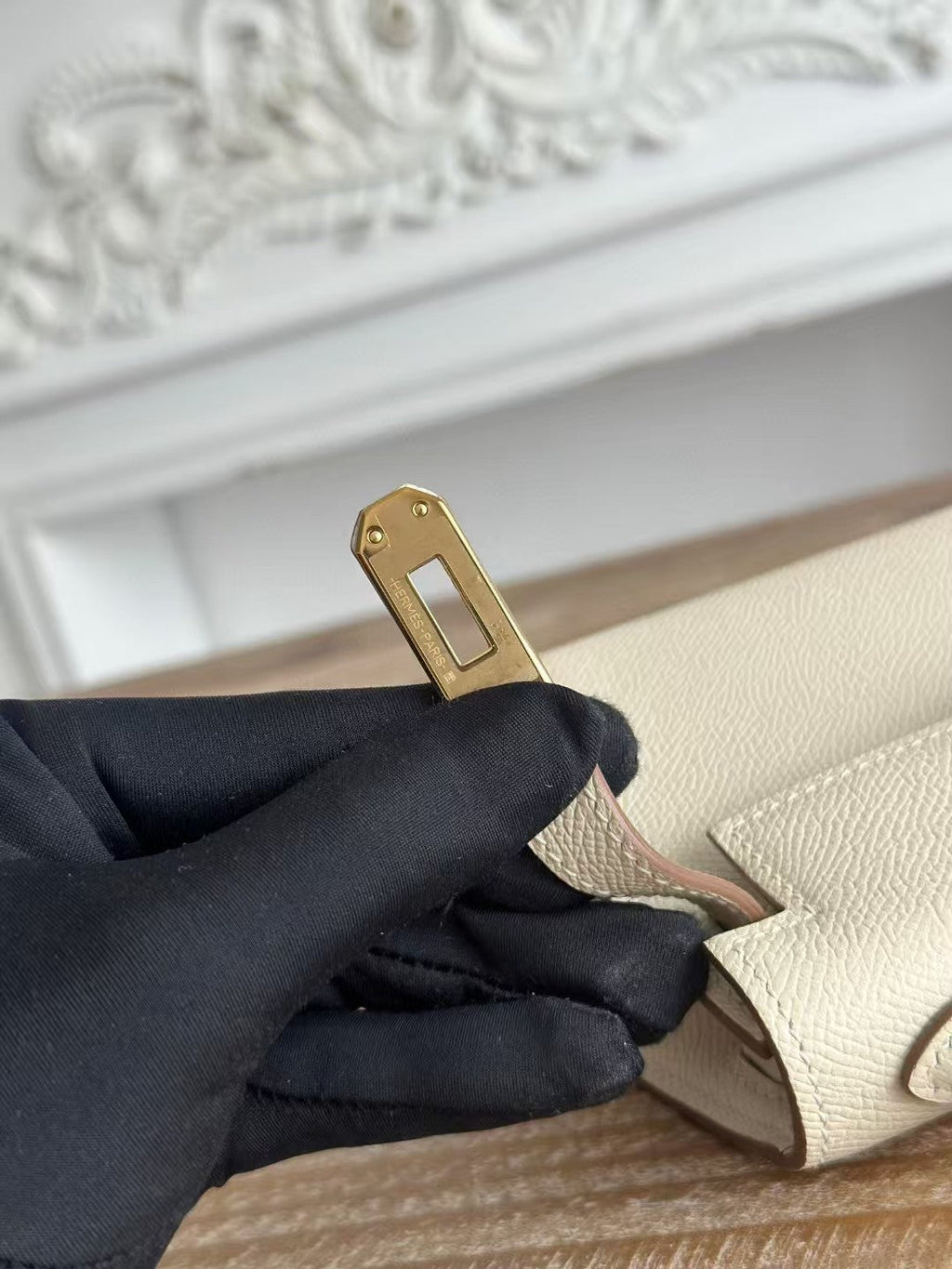 HM KELLY MINI 19 CUIR DE VEAU BLANC FERMOIR DORÉ