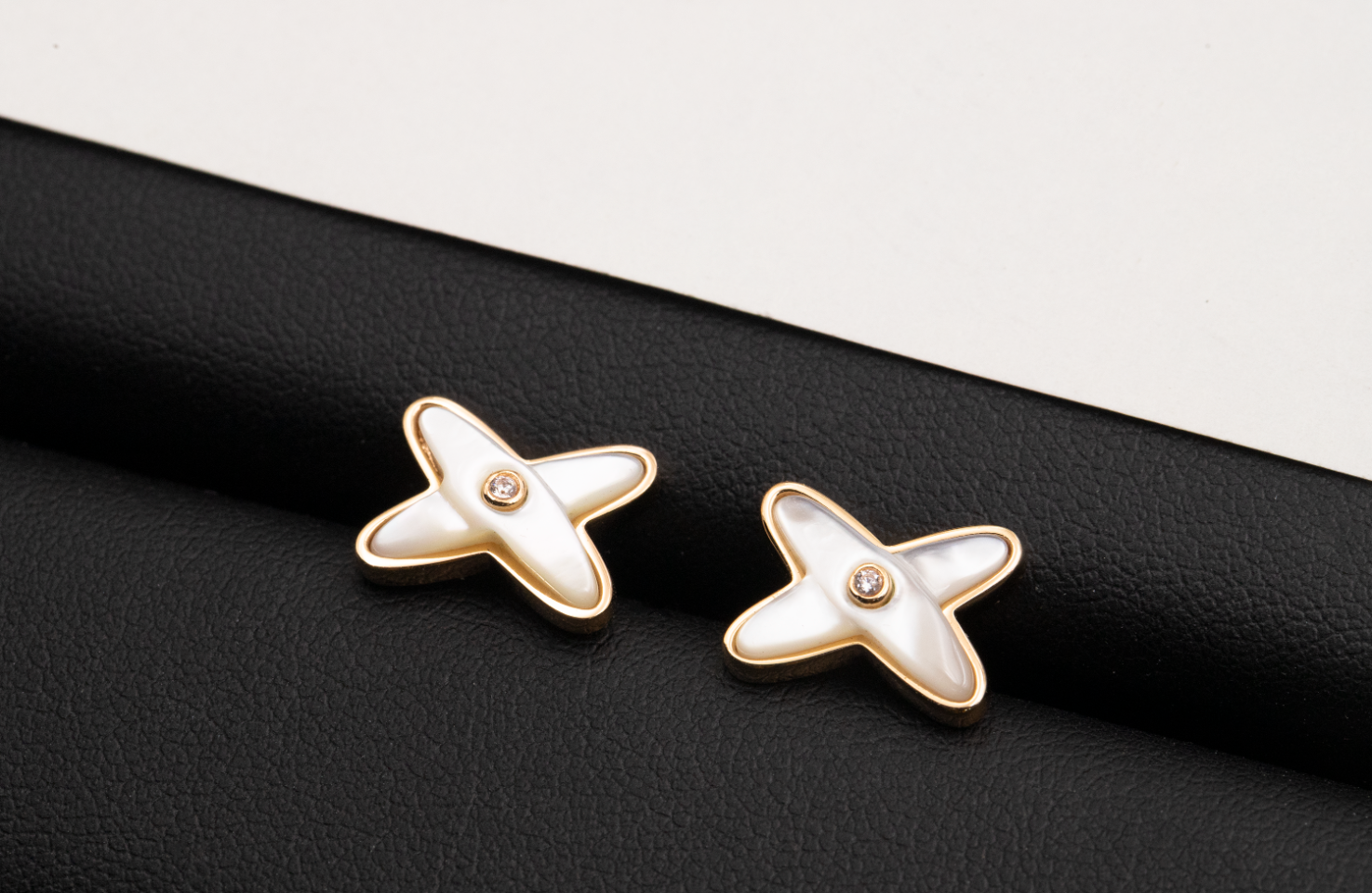 [Shinejoy]JEUX DE WHITE MOP PINK GOLD DIAMOND EARRINGS